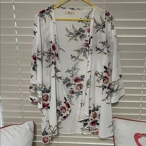 Floral Kimono Robe - White and Flowers
